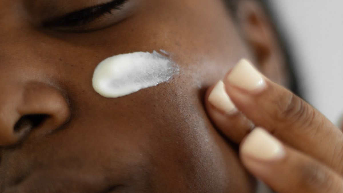 Soins anti-âge : la routine qui fonctionne vraiment, à chaque âge