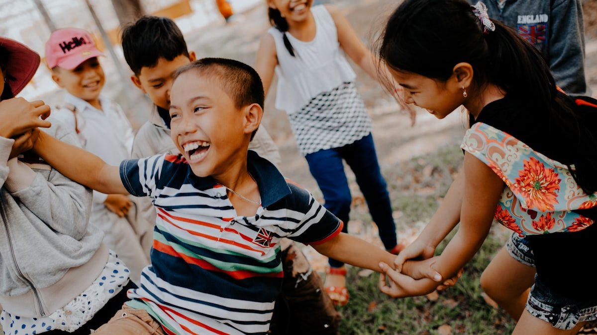 Les bienfaits du jeu en plein air pour les enfants