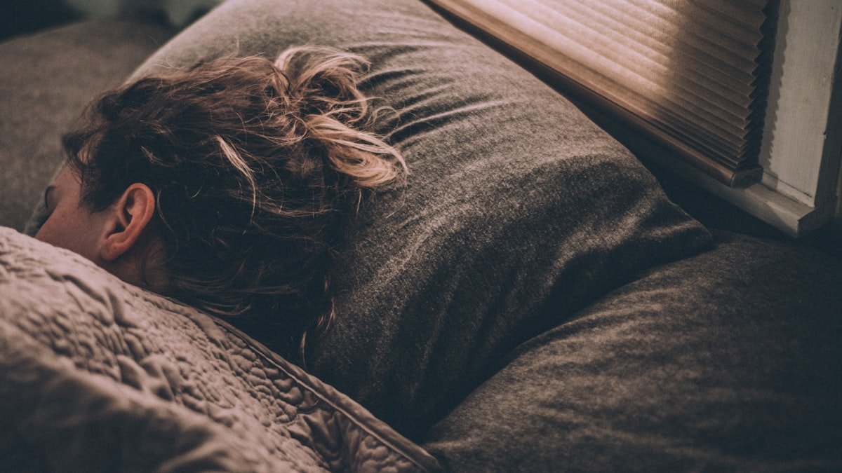 Bien dormir malgré la chaleur : des gestes simples pour des nuits plus fraîches