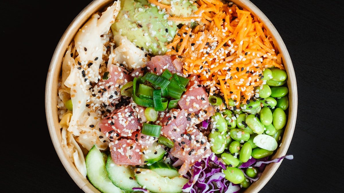 Poke bowl maison : la recette fraîche et équilibrée de l’été