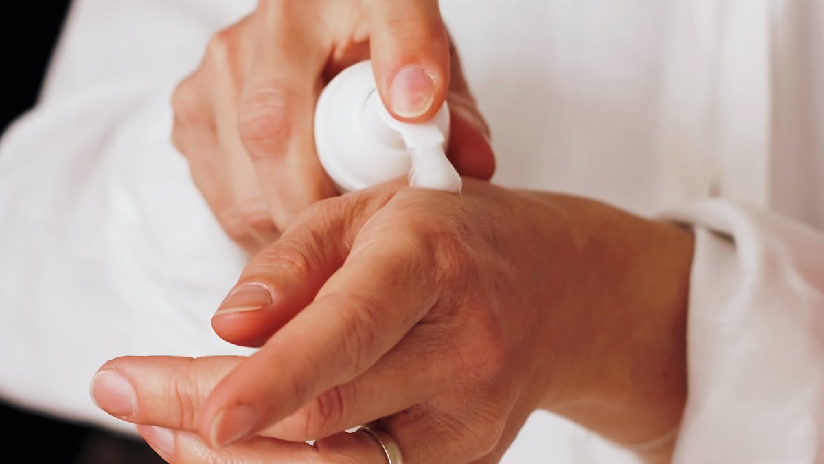 Hydratation du corps : crèmes, huiles et gestes selon les saisons