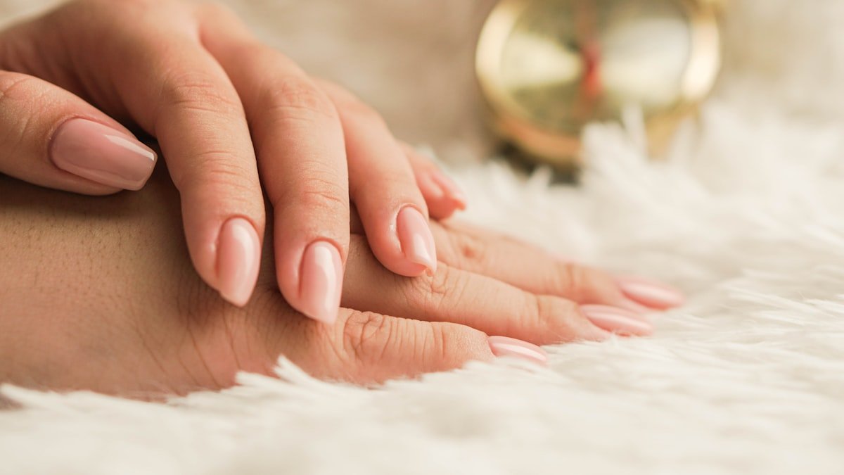 Mains et pieds : soin, hydratation et manucure maison réussie