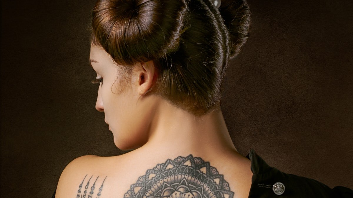 Tatouage femme : idees, emplacements et conseils avant de se lancer
