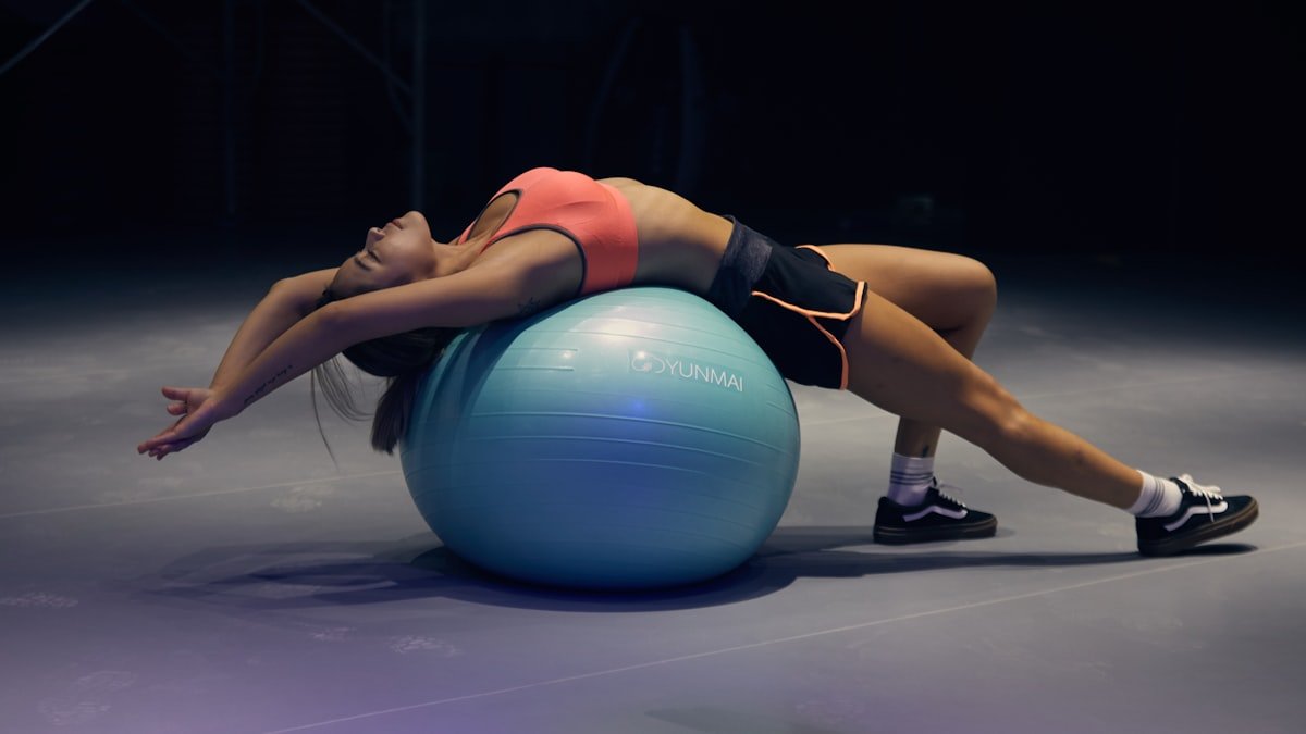 Ventre plat : les habitudes qui aident vraiment (sans obsession)