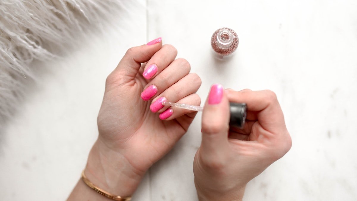 Ongles et mains : la routine simple pour des mains soignées