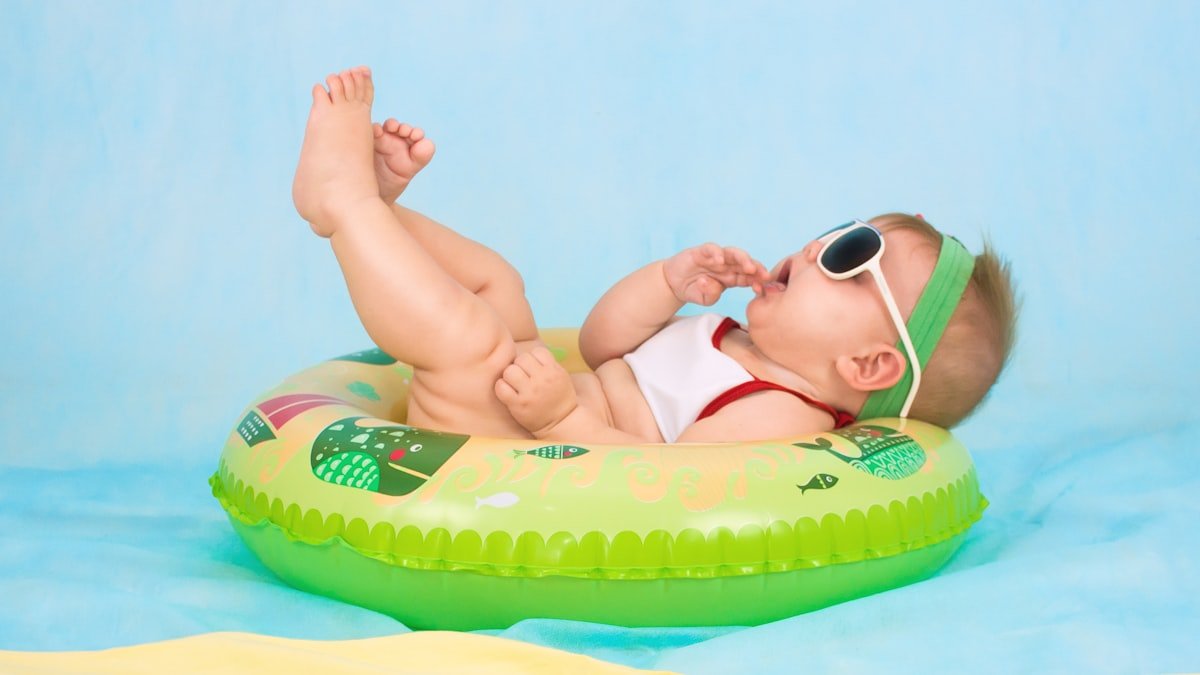 Développement de bébé : les grandes étapes de l&rsquo;éveil, mois après mois