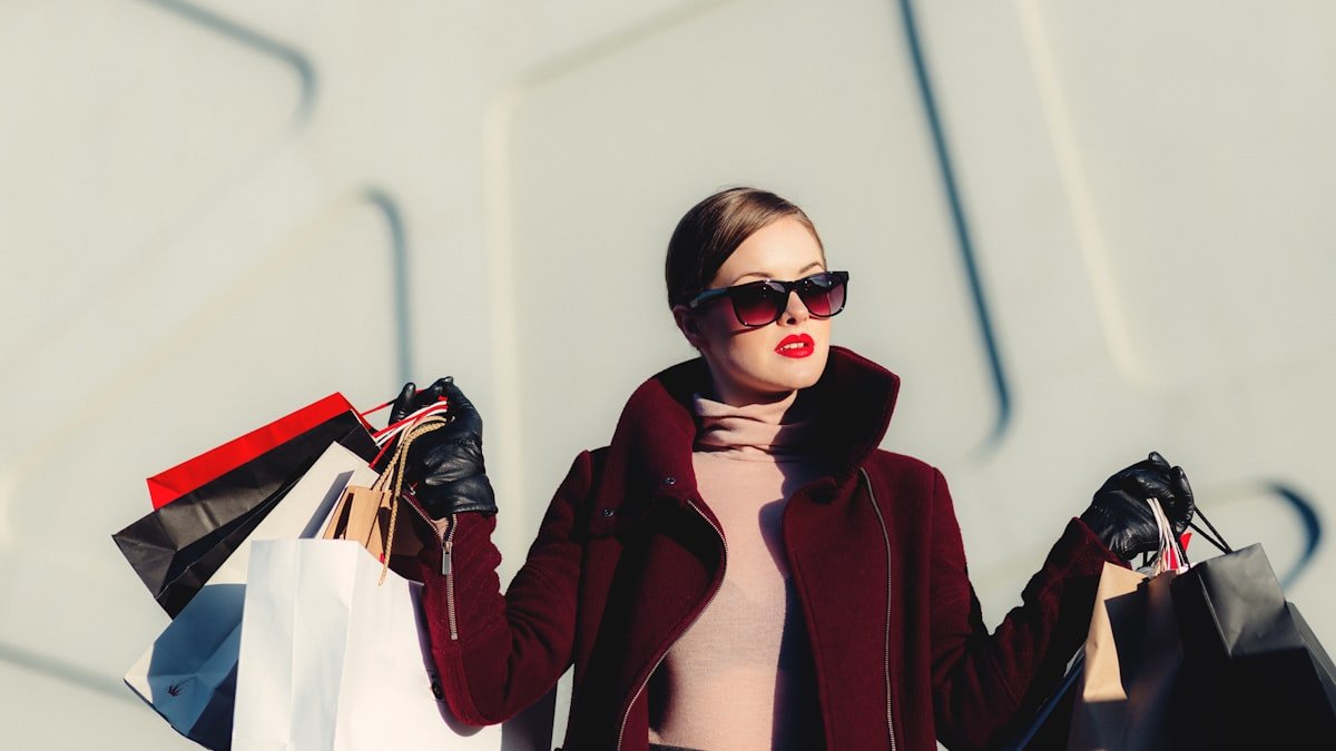 Tendances mode : les pièces à shopper cette saison (et celles à éviter)