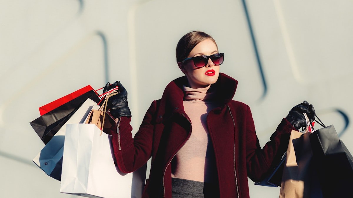 Tendances mode : les pièces à shopper cette saison (et celles à éviter)