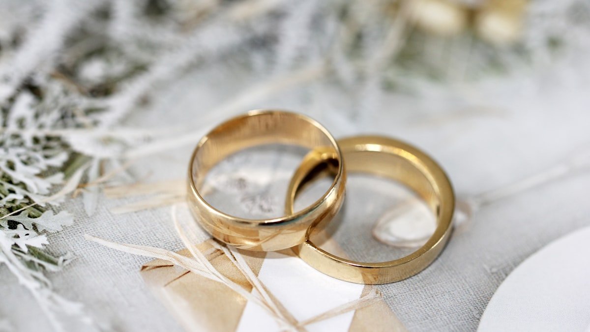 Choisir ses alliances : le guide pour trouver les anneaux parfaits