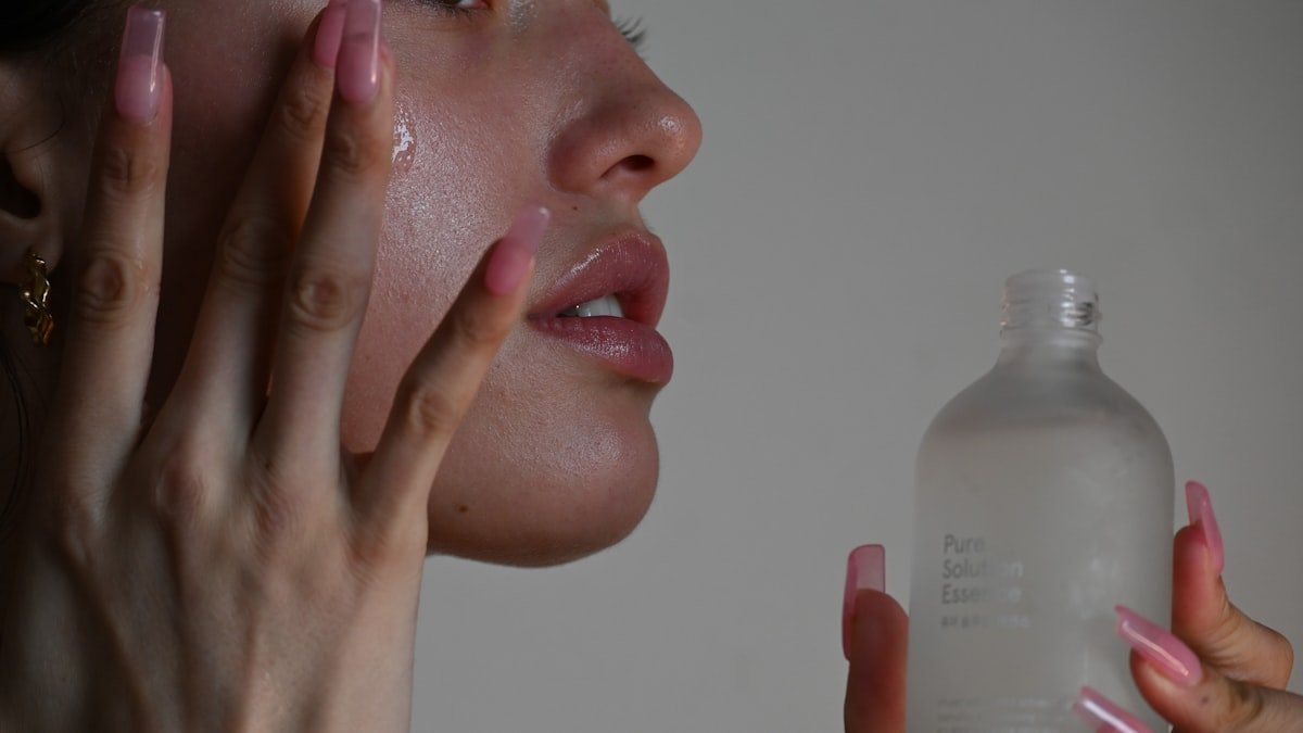 Ménopause et peau : adapter ses soins en douceur