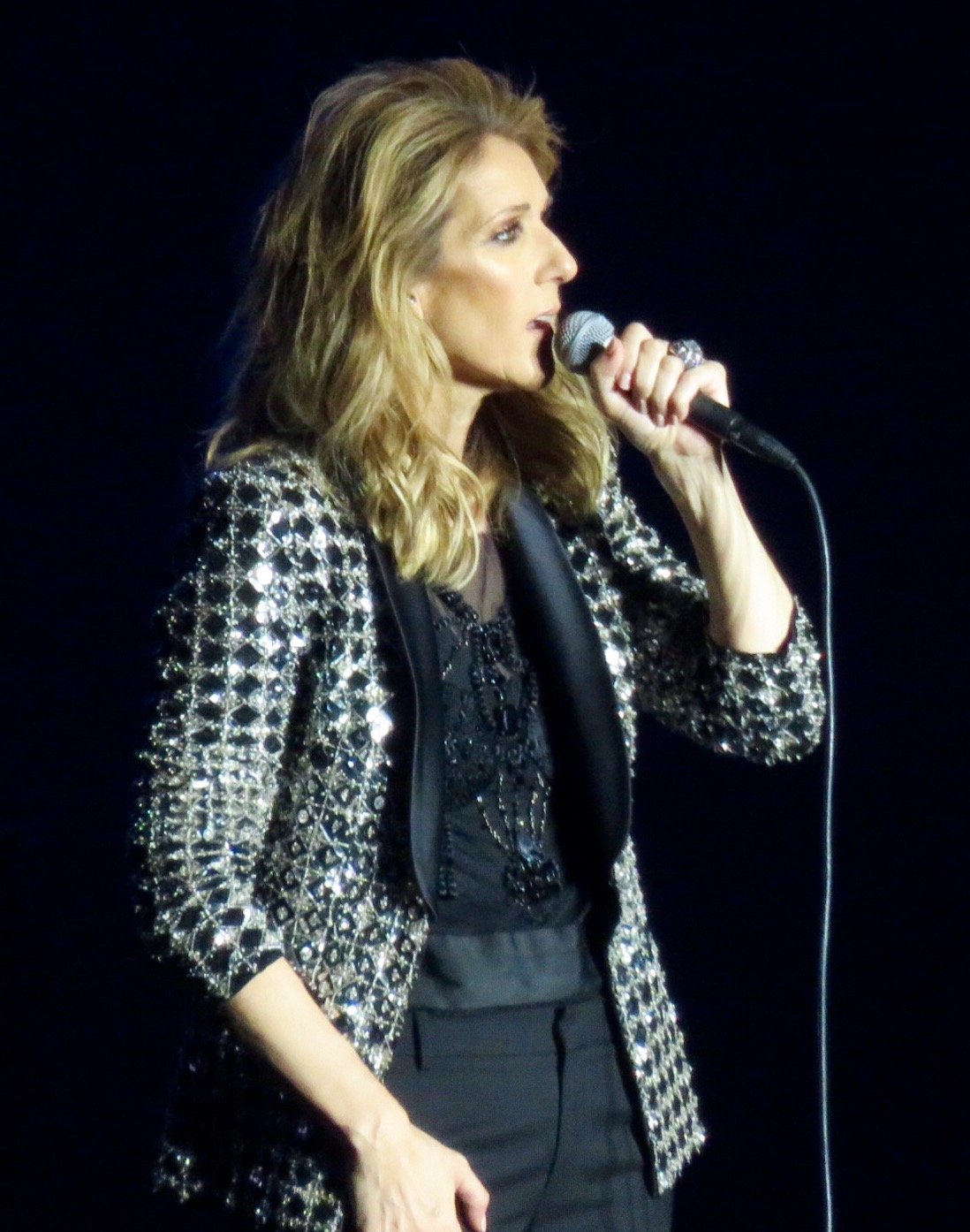 Céline Dion signe son grand retour à Paris : la diva remonte sur scène après six ans d’absence
