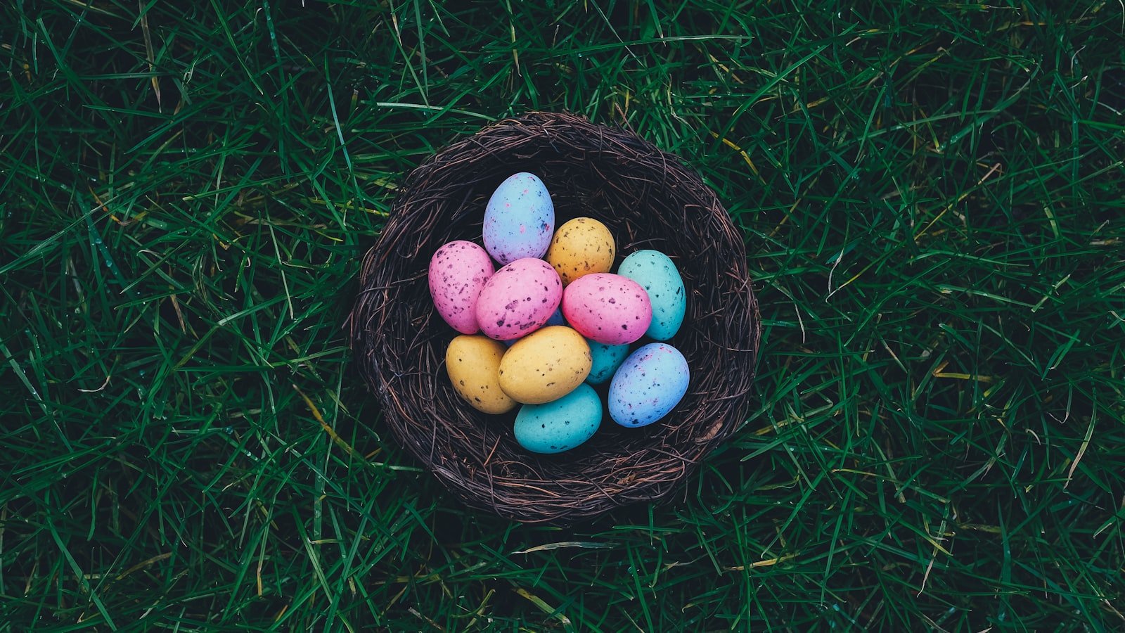 Réussir Pâques à la maison : traditions, table et chasse aux œufs
