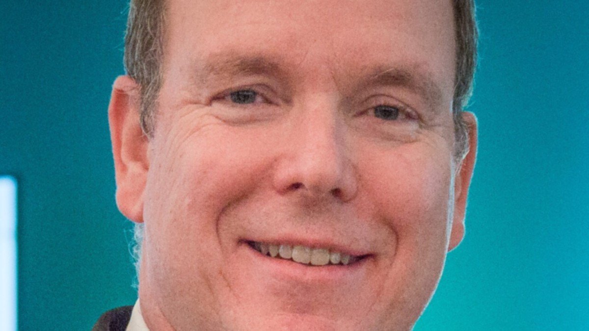 Le prince Albert II de Monaco donne le départ historique de la Vuelta 2026 : le souverain qui a fait de la passion du sport et de l’engagement un art de vivre