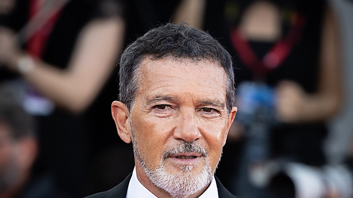 Antonio Banderas fête ses 66 ans : la star qui a réinventé sa vie et retrouvé ses racines à Málaga