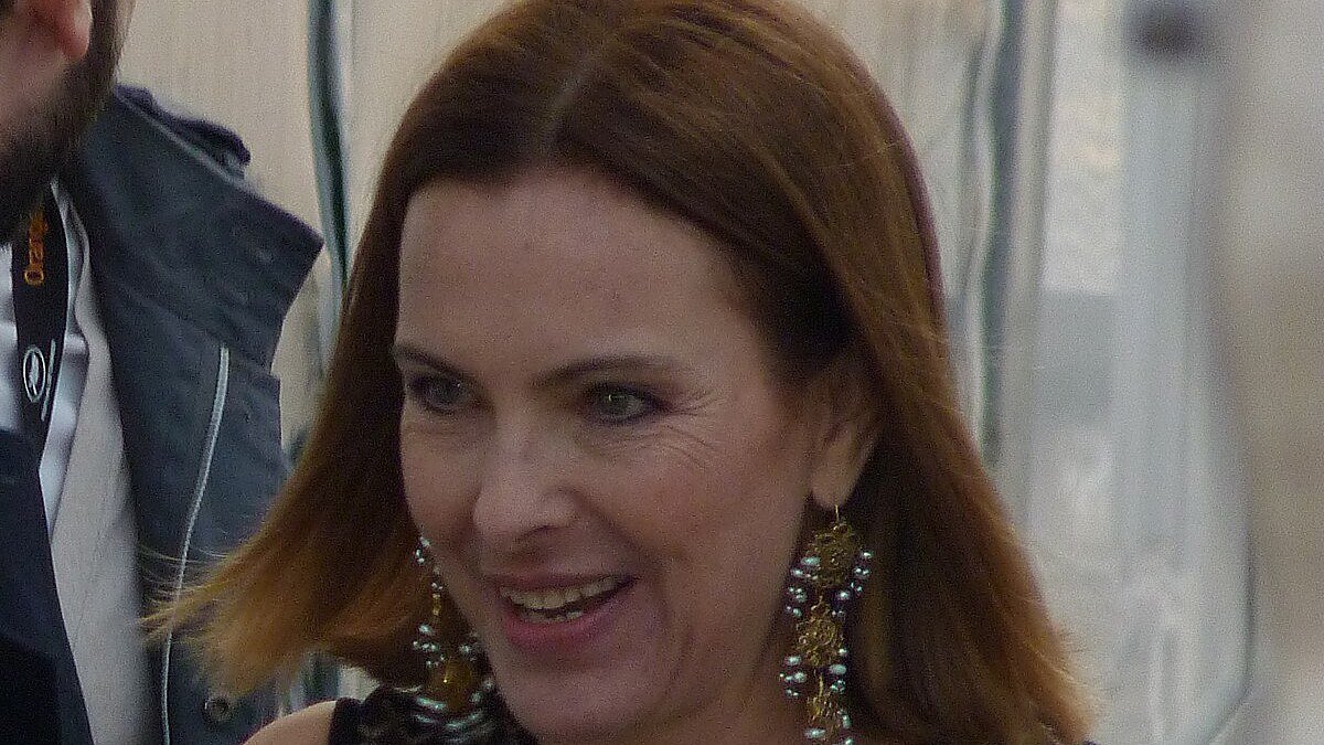 Carole Bouquet, à quelques jours de ses 69 ans : de l&rsquo;écran aux vignes de Pantelleria, l&rsquo;art de se réinventer