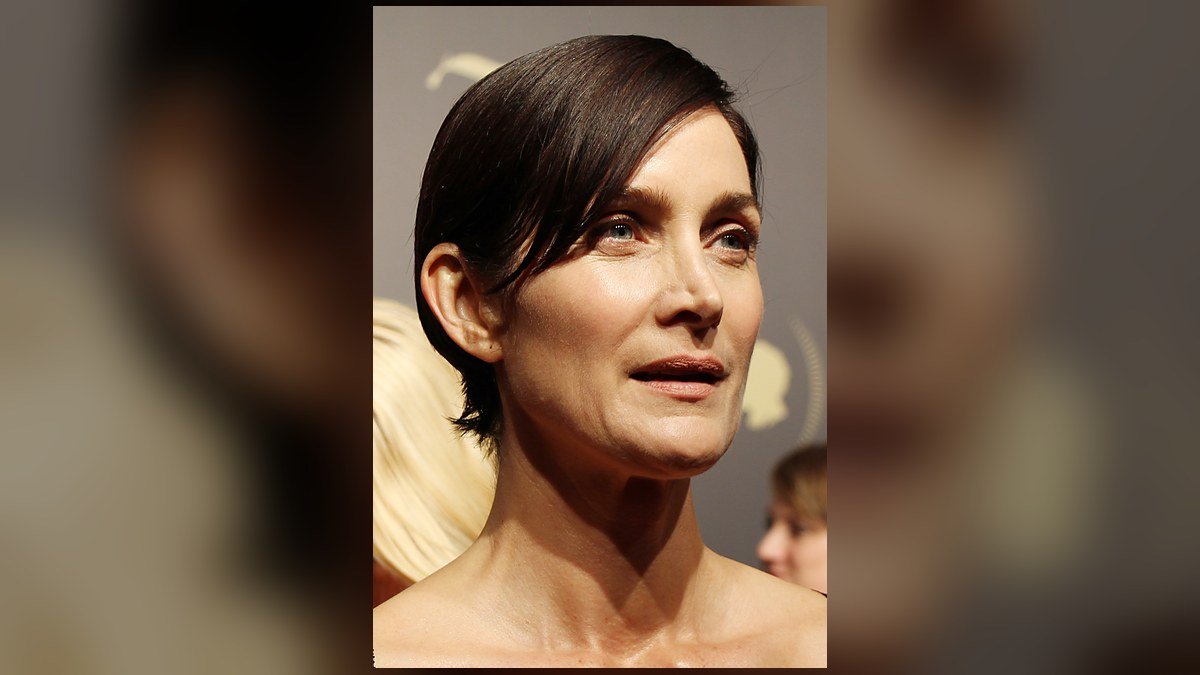 Carrie-Anne Moss, à quelques jours de ses 59 ans : l’inoubliable Trinity qui a fait de la discrétion un art de vivre