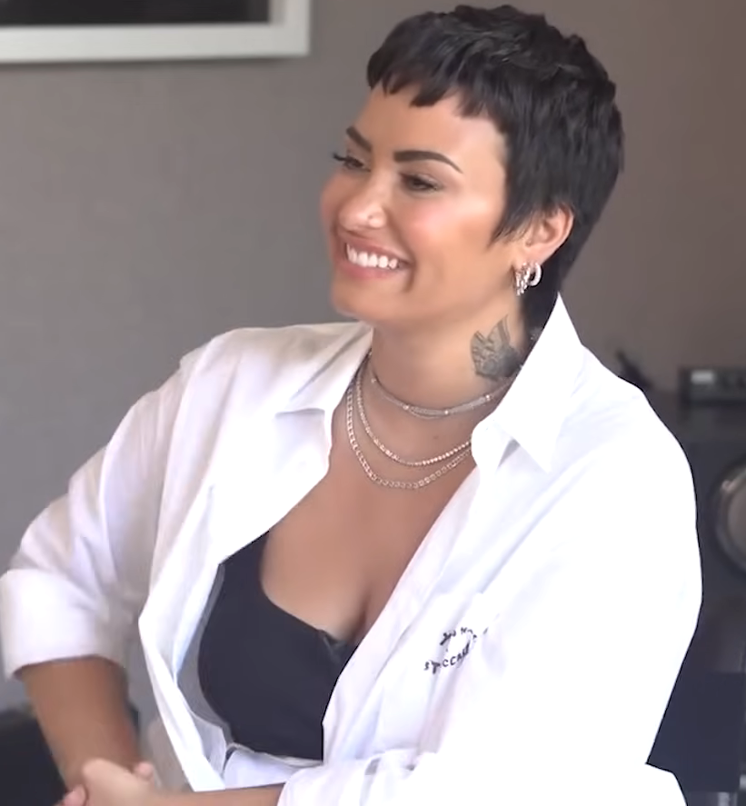 Demi Lovato fête ses 34 ans : la chanteuse qui a fait de la résilience et de l’acceptation de soi un art de vivre