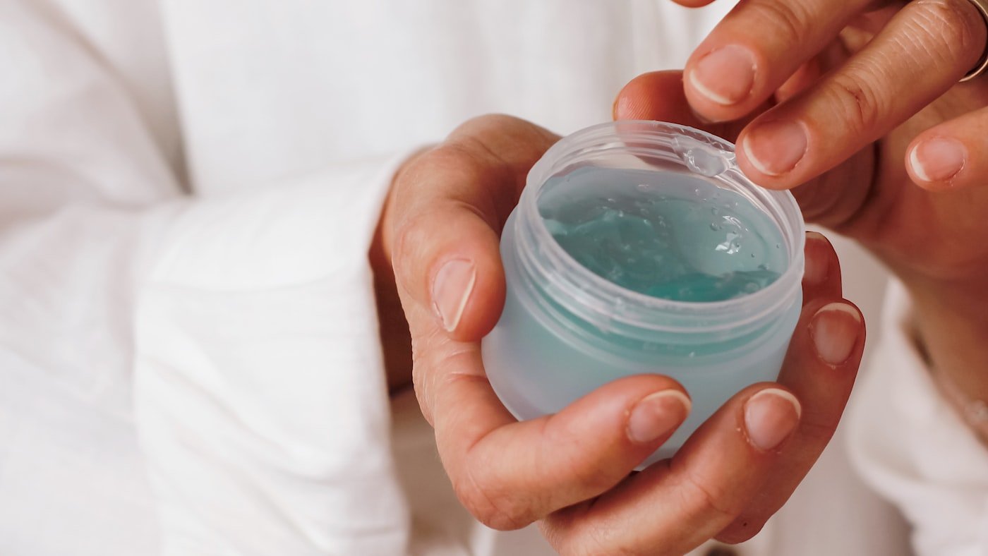 Prendre soin de sa peau l&rsquo;été : hydrater et protéger son corps quand il fait chaud