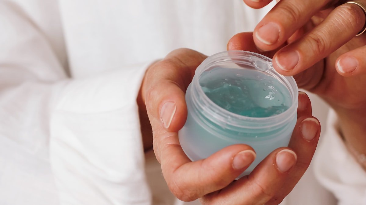 Le gel hydratant : la texture fraîcheur qui convient aux peaux mixtes et à l&rsquo;été