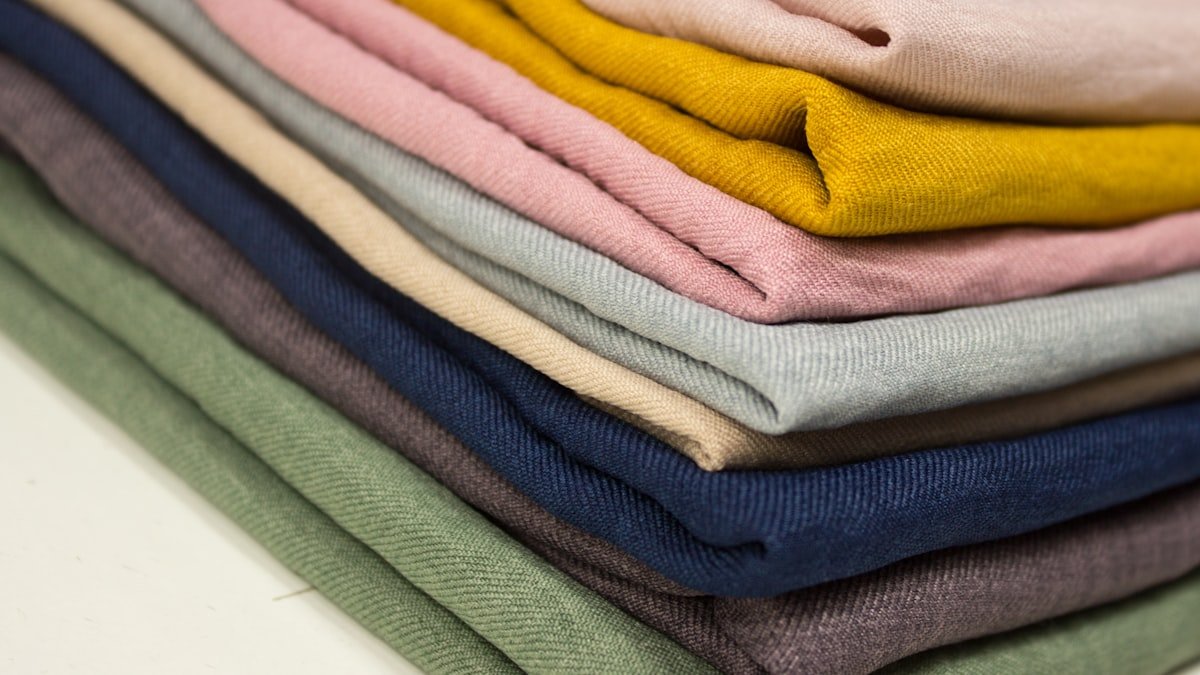 Oser la couleur : comment marier les teintes dans sa tenue sans faute de goût