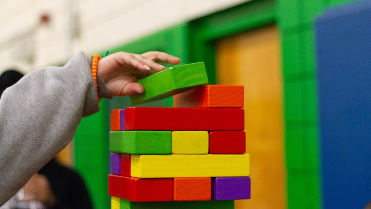 Les jeux de construction : pourquoi ils sont si précieux pour les enfants (et comment varier les activités à la maison)