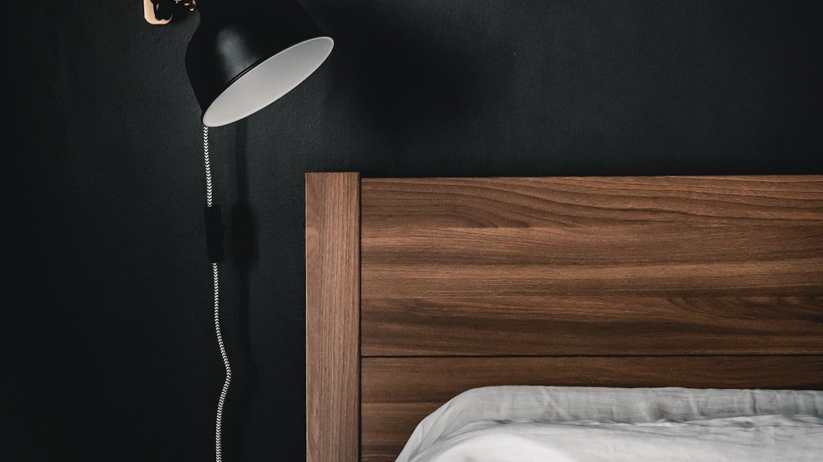 La tête de lit : le détail déco qui transforme toute la chambre