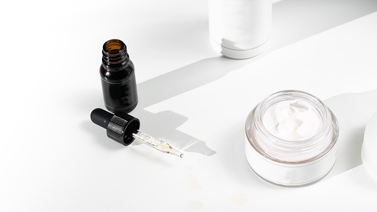 L&rsquo;acide hyaluronique : ce qu&rsquo;il fait vraiment pour la peau (et comment l&rsquo;utiliser)