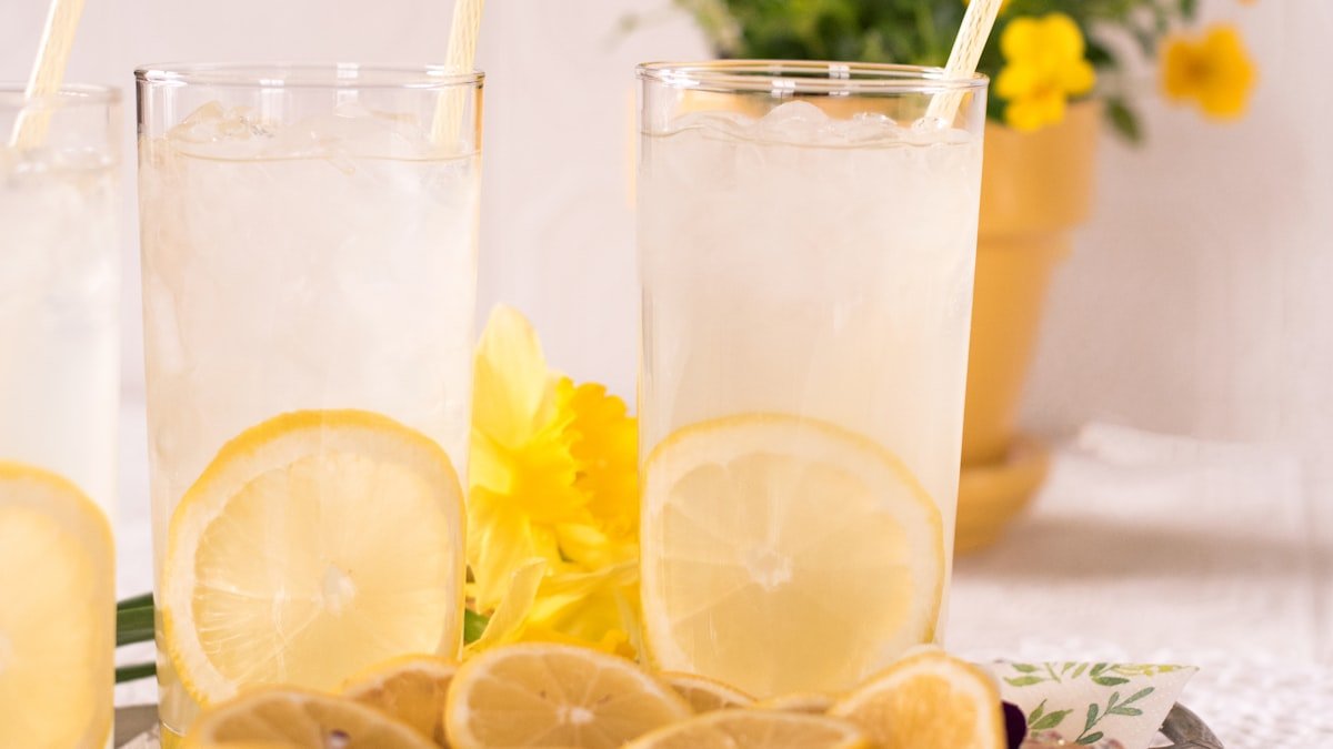 Eaux infusées et boissons maison : se rafraîchir avec goût, sans sucre ajouté