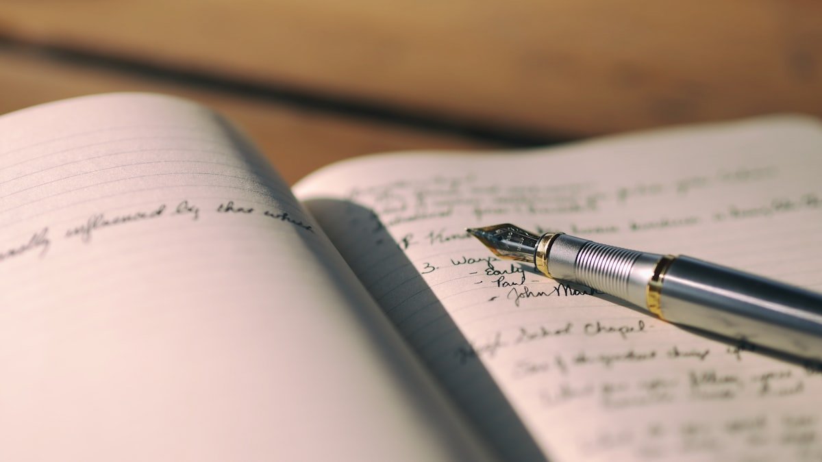Se mettre à l’écriture créative : ateliers, carnets et premiers pas