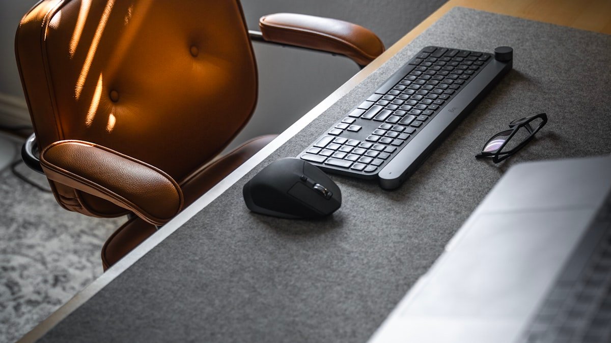 Bien s’équiper pour le télétravail : le matériel qui change vraiment le quotidien