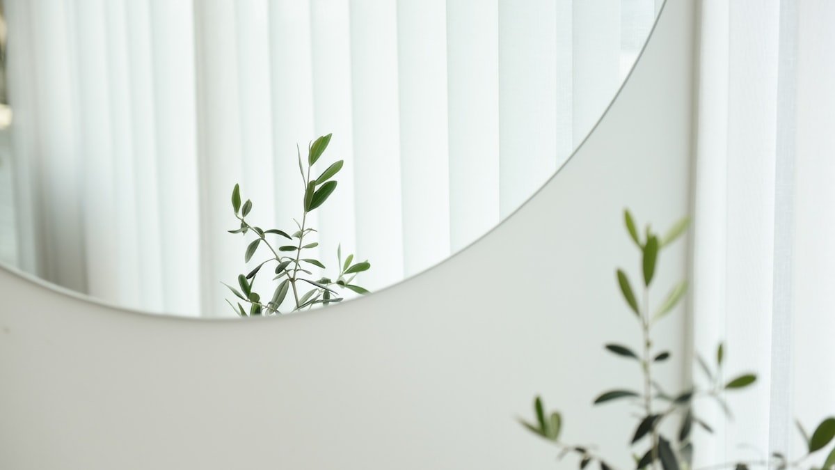 Décorer avec des miroirs : agrandir, éclairer et sublimer une pièce