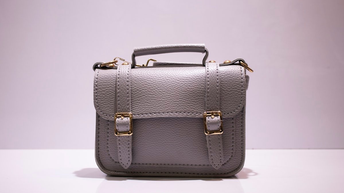 Entretenir ses sacs à main : nettoyer le cuir, les ranger et les faire durer