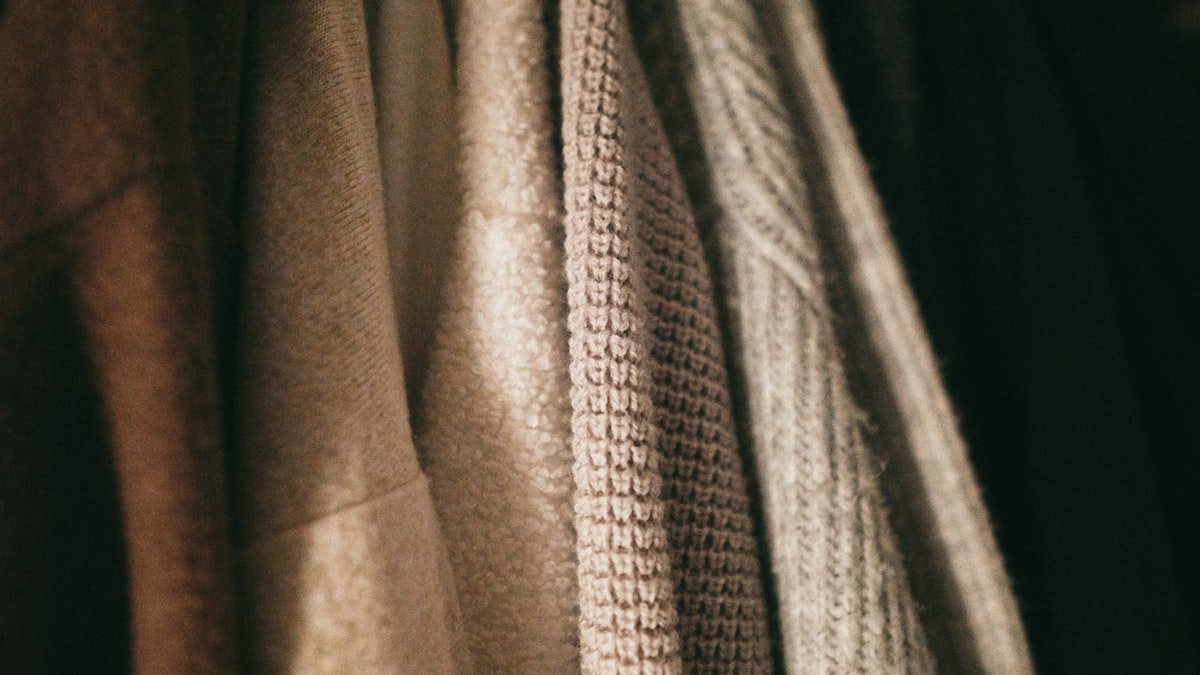 Bien choisir son manteau d&rsquo;automne : coupes, matières et morphologie