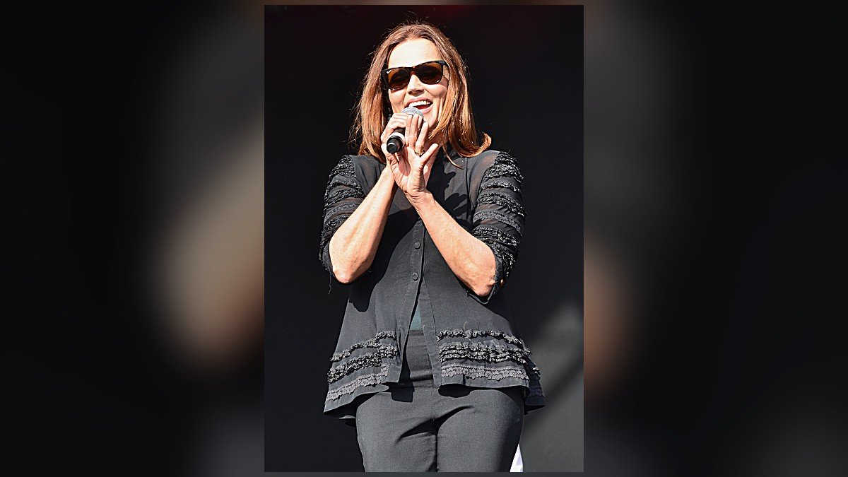 Belinda Carlisle fête ses 68 ans : la voix de « Heaven Is a Place on Earth » qui a trouvé son équilibre au fil du temps