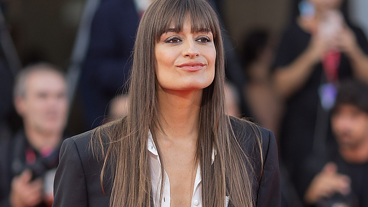 Clara Luciani, sur les routes de sa tournée 2026 : la chanteuse qui a fait de la liberté et de l’élégance un art de vivre