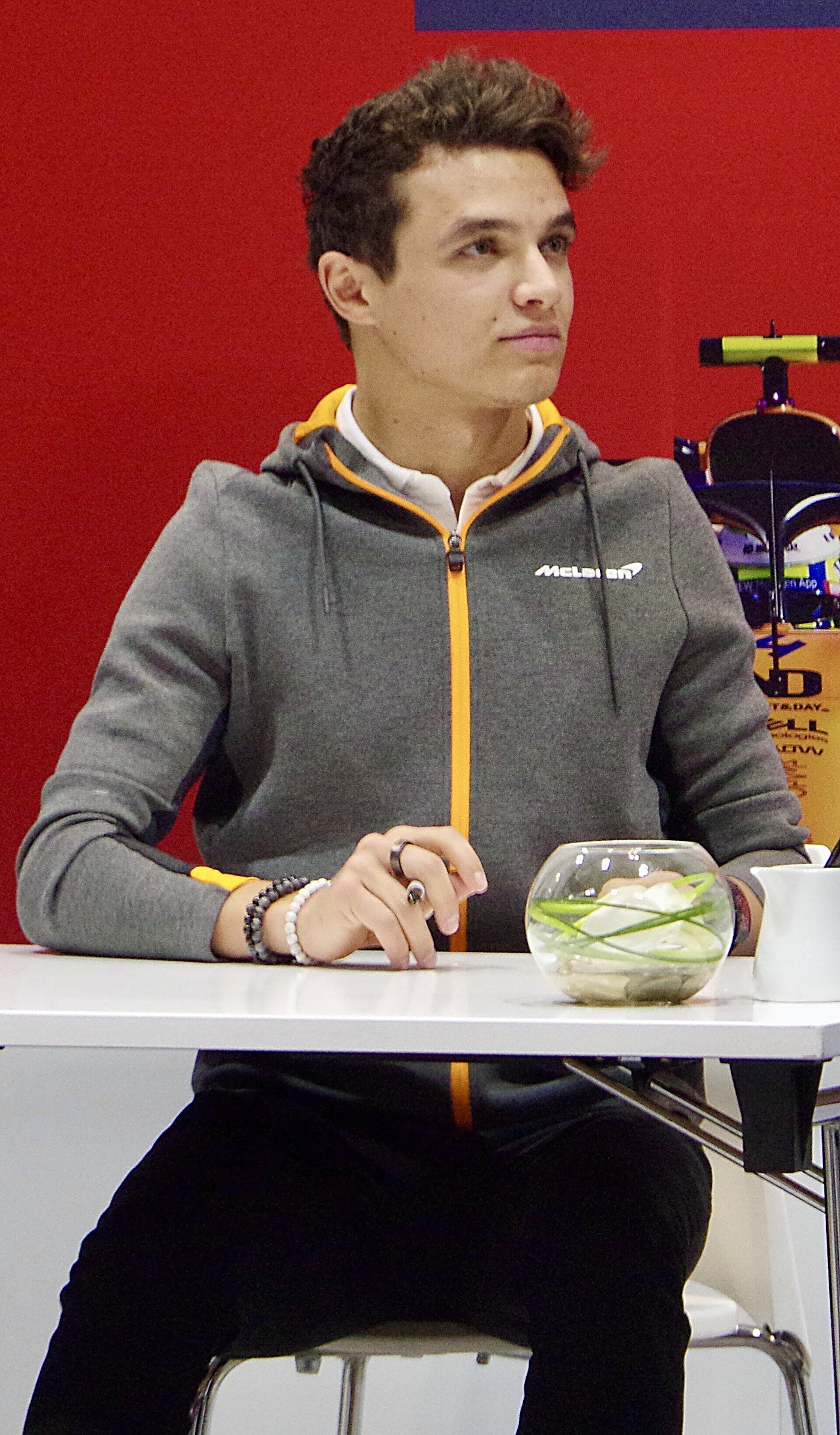 Portrait du pilote de Formule 1 Lando Norris en tenue McLaren