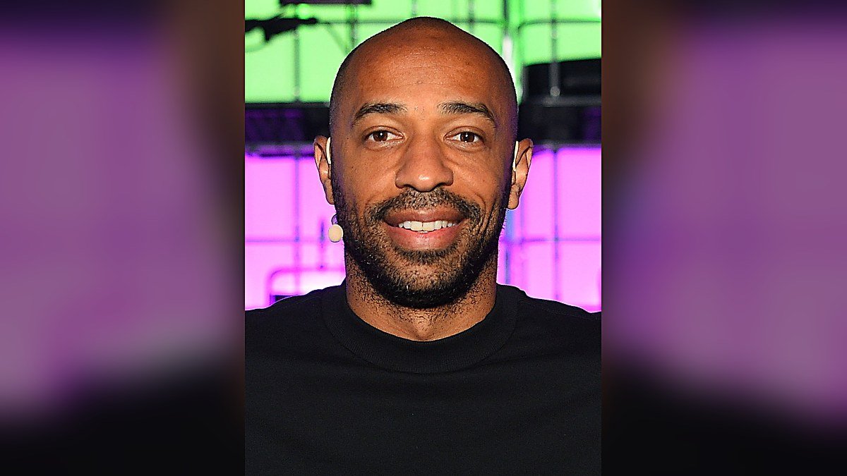 Thierry Henry, à la veille de ses 49 ans : le buteur de légende devenu passeur d&rsquo;expérience