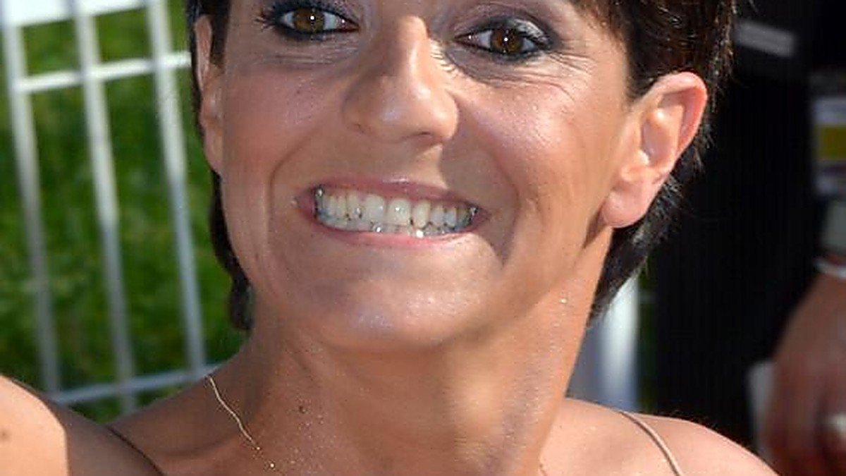 Florence Foresti, l&rsquo;art de se réinventer : la reine du rire de retour sur scène en 2026
