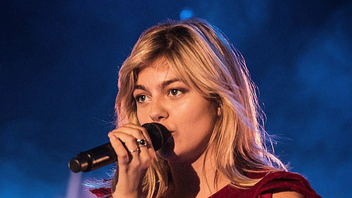 Louane, de « The Voice » à « Maman » : la chanteuse qui a fait de la résilience et de la gratitude un art de vivre