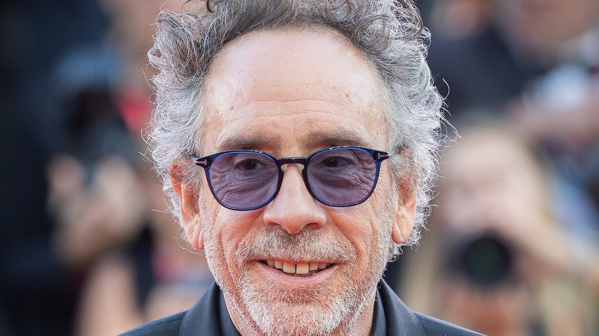 Tim Burton fête ses 68 ans : le magicien du gothique qui a fait de l&rsquo;imaginaire et de la différence un art de vivre