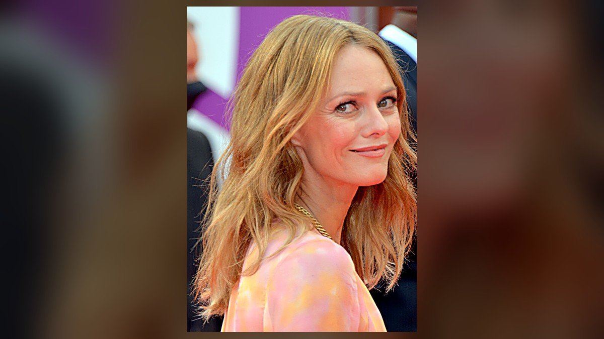 Vanessa Paradis, le grand retour sur scène : la chanteuse qui a fait de la douceur et de la liberté un art de vivre