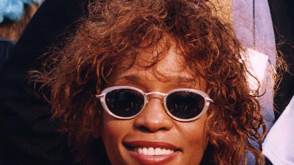 Whitney Houston aurait eu 63 ans : la voix qui a marqué à jamais la musique