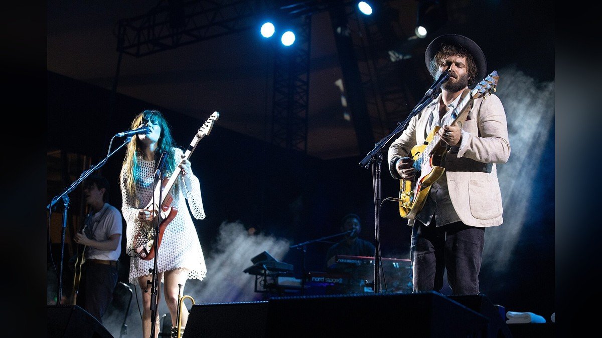 Angus & Julia Stone dévoilent « Karaoke Bar » : le duo australien qui a fait de la joie et du partage une signature