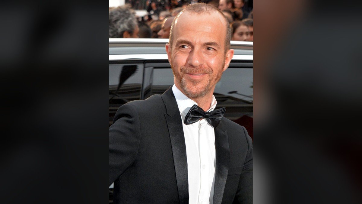 Calogero repart sur les routes avec sa tournée des théâtres : le chanteur qui a fait de la mélodie et de l&rsquo;émotion un art de vivre