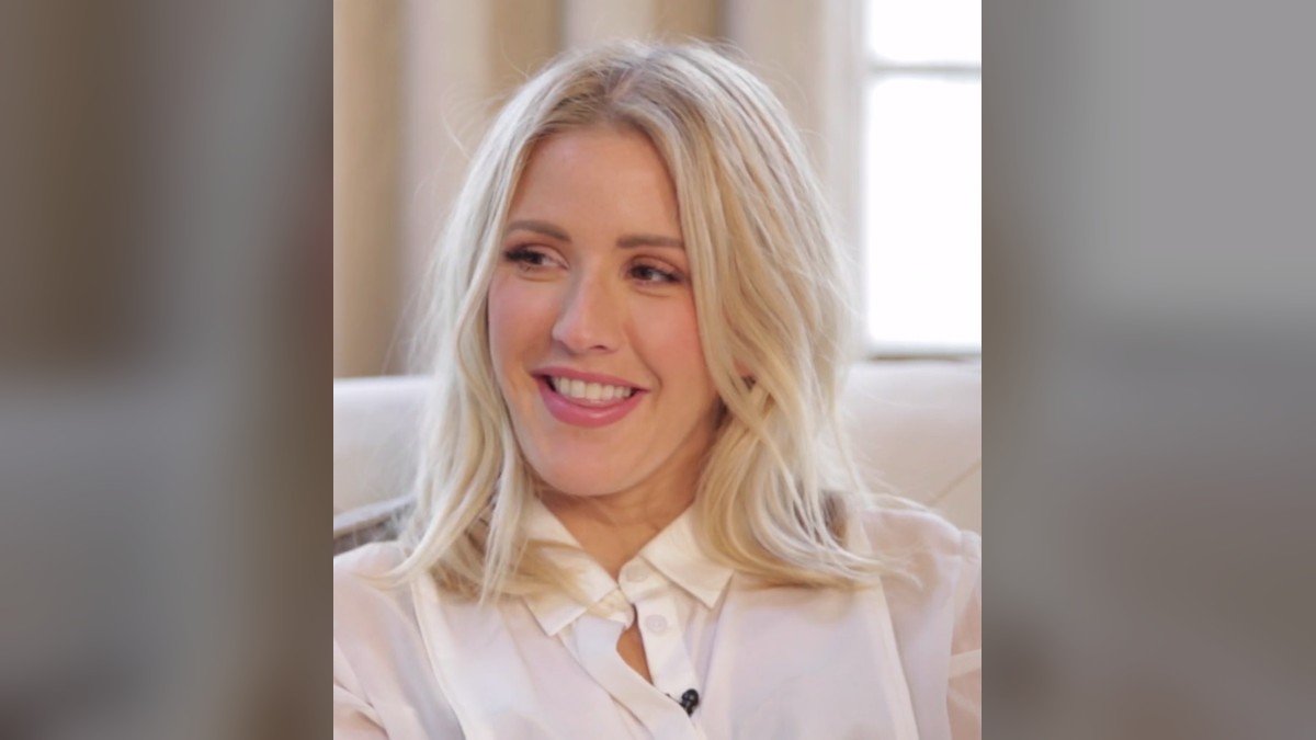 Ellie Goulding dévoile son nouvel album « I Know Too Much » : la chanteuse britannique qui a fait de la lumière et de la sincérité un art de vivre