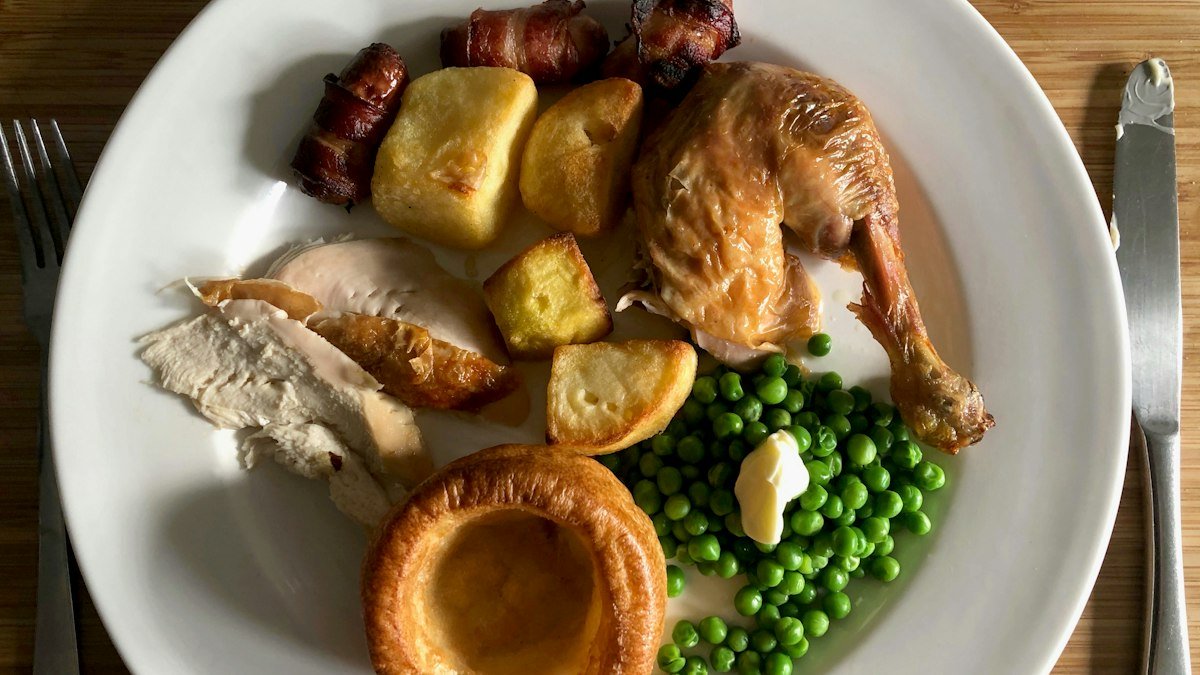 Réussir le poulet rôti : une peau dorée, une chair fondante et des blancs qui restent tendres