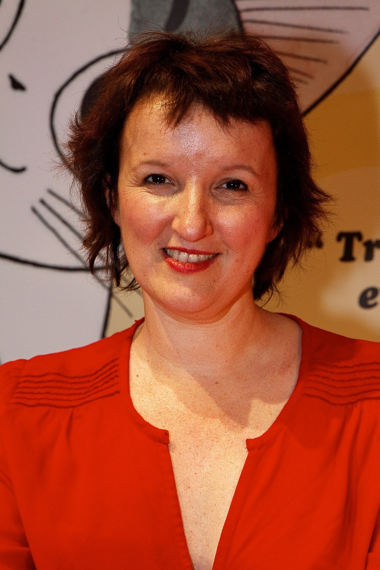 Anne Roumanoff : le parcours d&rsquo;une humoriste qui a imposé sa voix, du café-théâtre aux grandes scènes