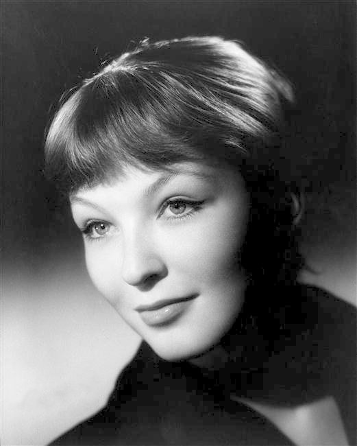 Portrait en noir et blanc de l'actrice Marina Vlady, studio Harcourt, 1955