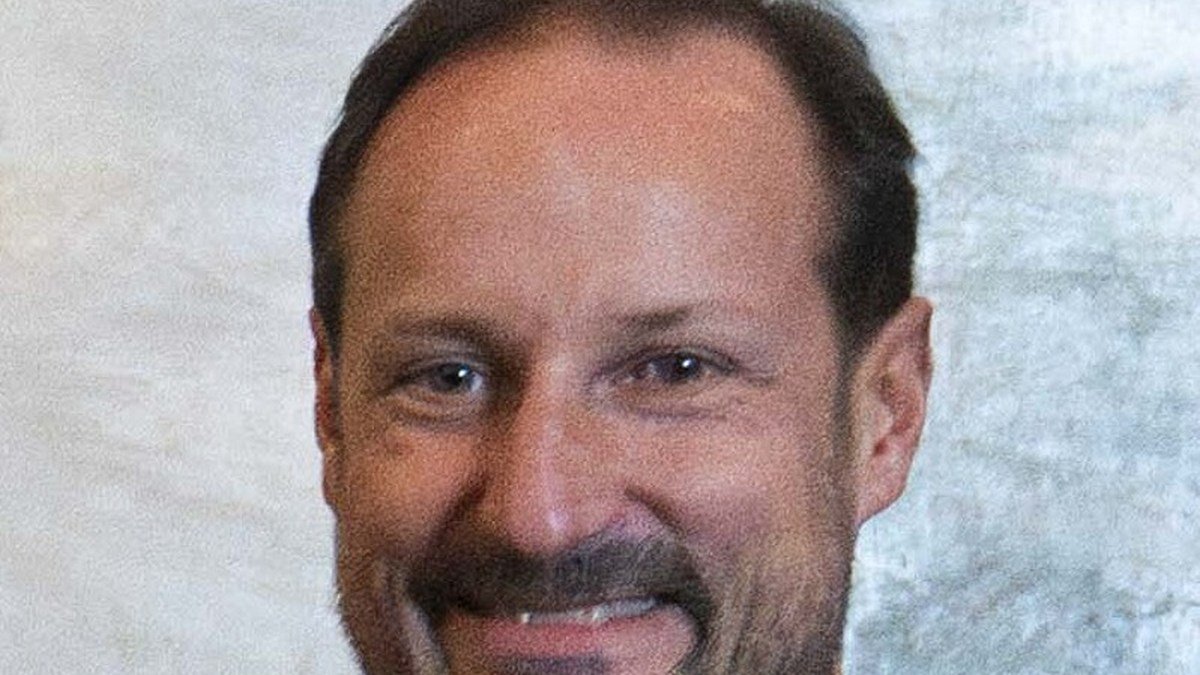 Le roi Haakon VIII de Norvège entame son règne : le souverain qui a fait du service et de la continuité une signature