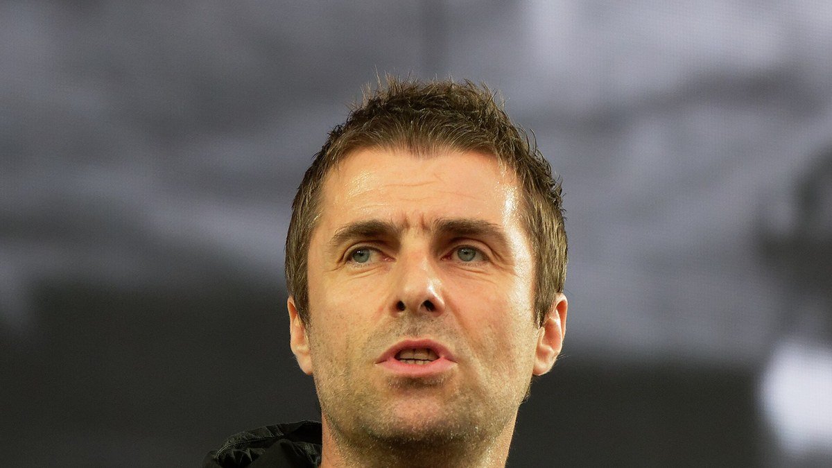 Oasis fait son entrée à la Mostra de Venise avec « Don’t Look Back in Anger » : Liam Gallagher, le chanteur qui a fait de la ferveur et de la fraternité un art de vivre